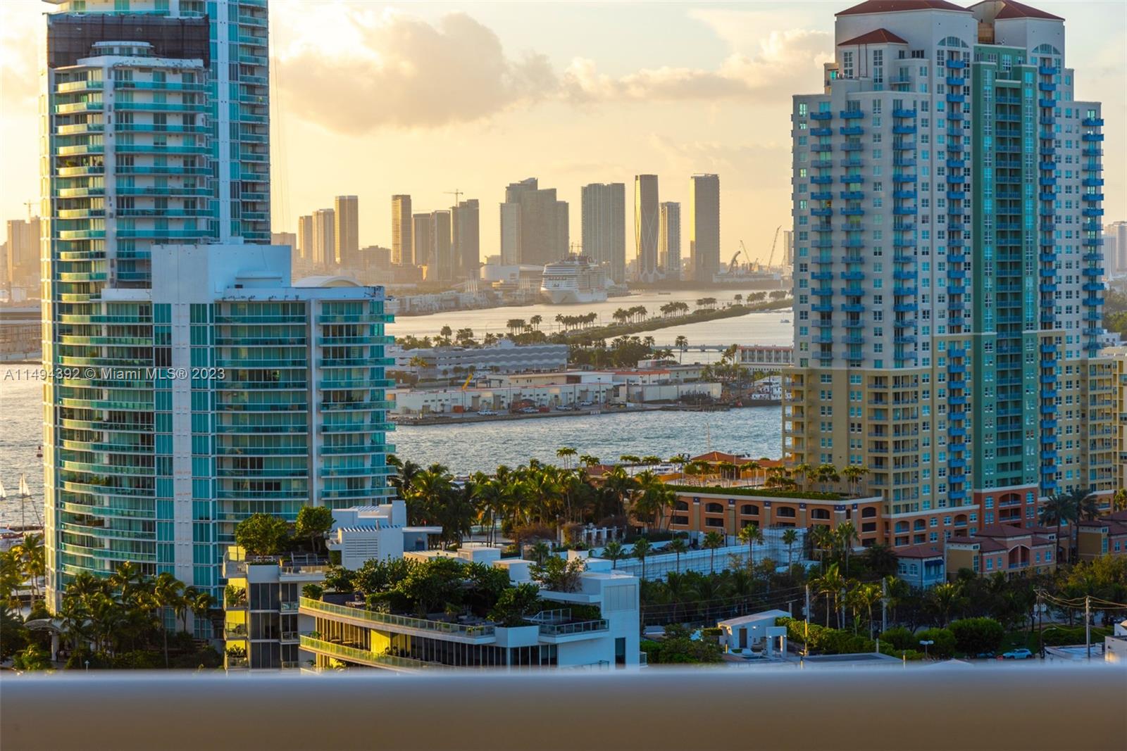 CONTINUUM ON SOUTH BEACH - Residential