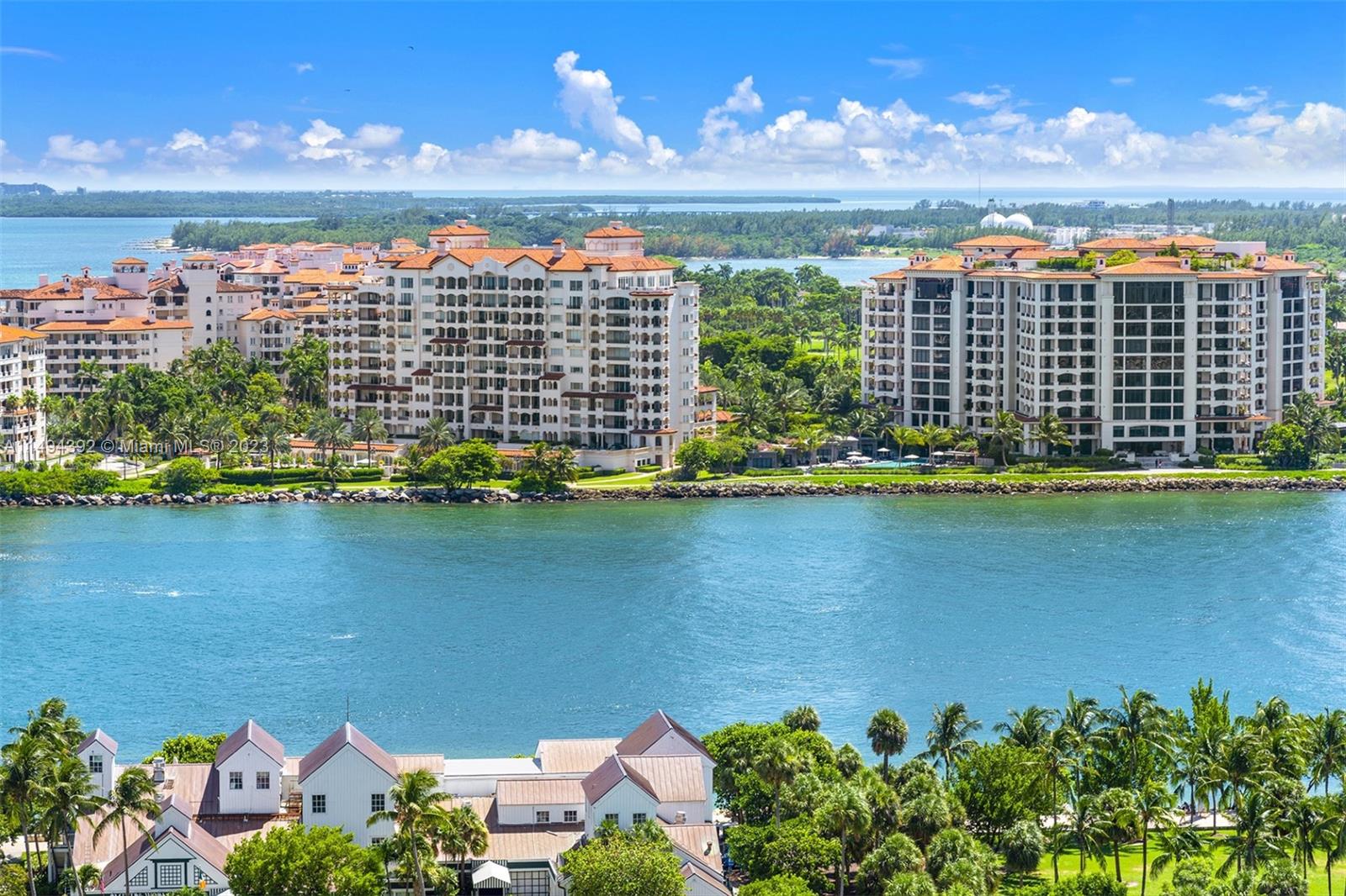 CONTINUUM ON SOUTH BEACH - Residential