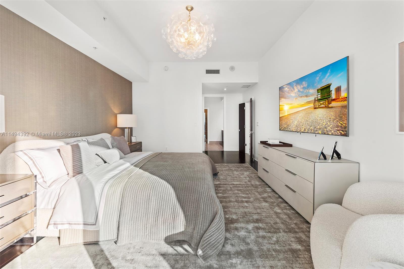 CONTINUUM ON SOUTH BEACH - Residential