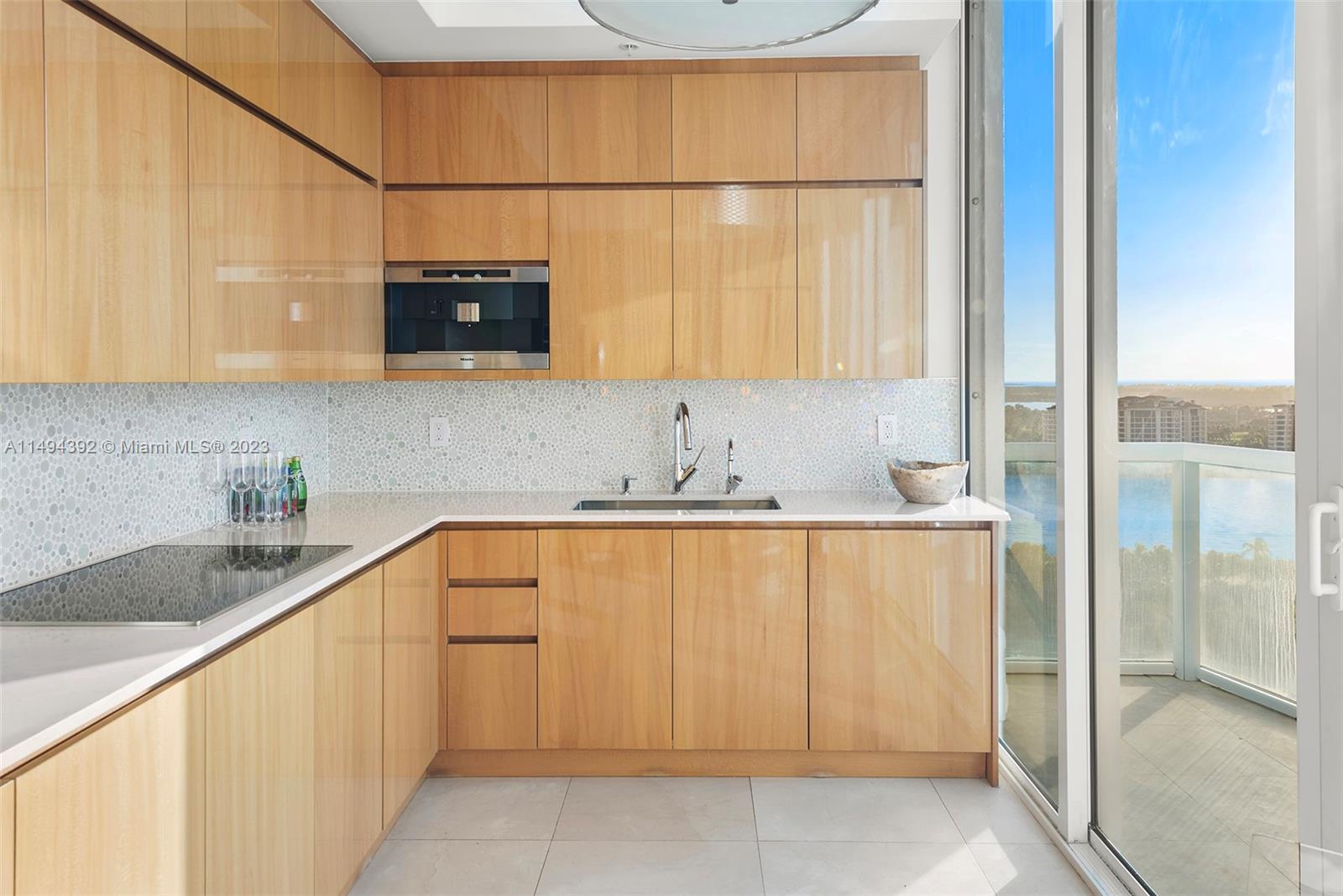 CONTINUUM ON SOUTH BEACH - Residential