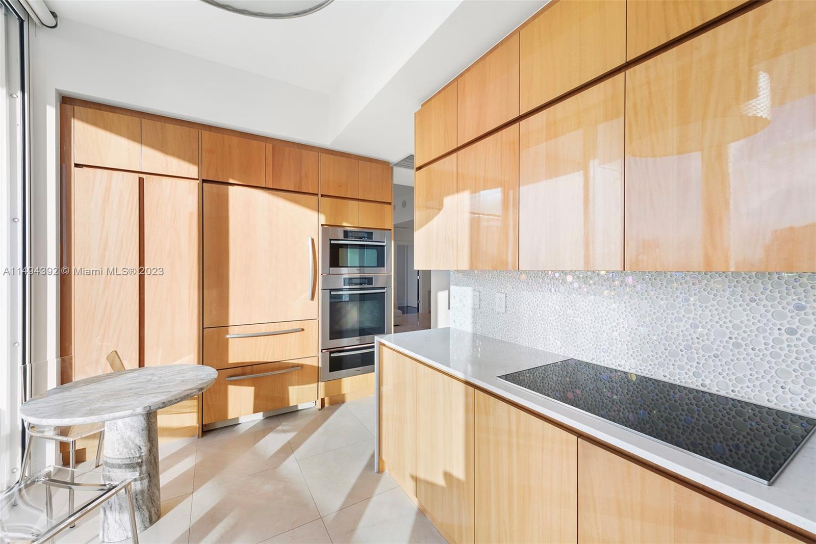 CONTINUUM ON SOUTH BEACH - Residential