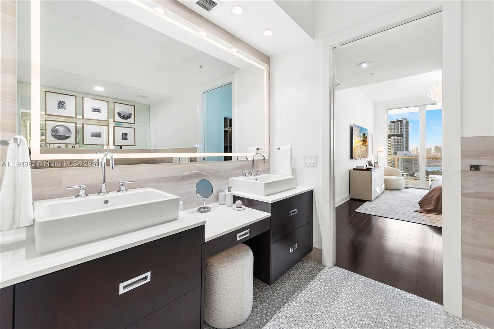 CONTINUUM ON SOUTH BEACH - Residential