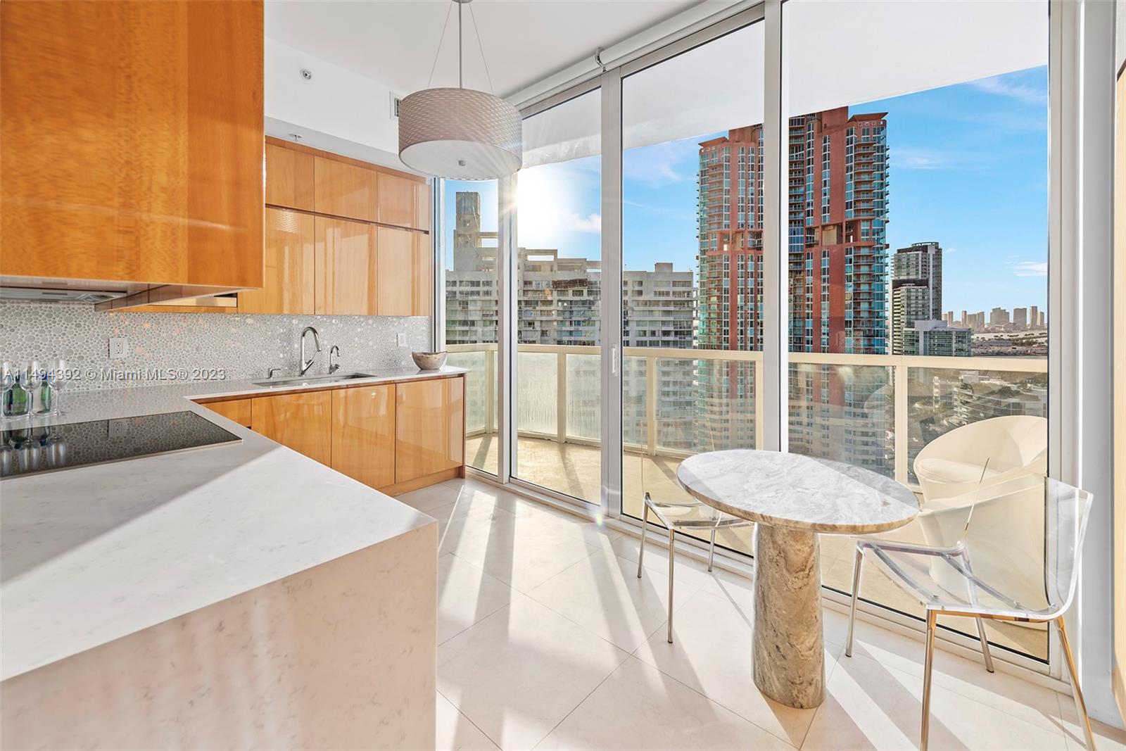 CONTINUUM ON SOUTH BEACH - Residential