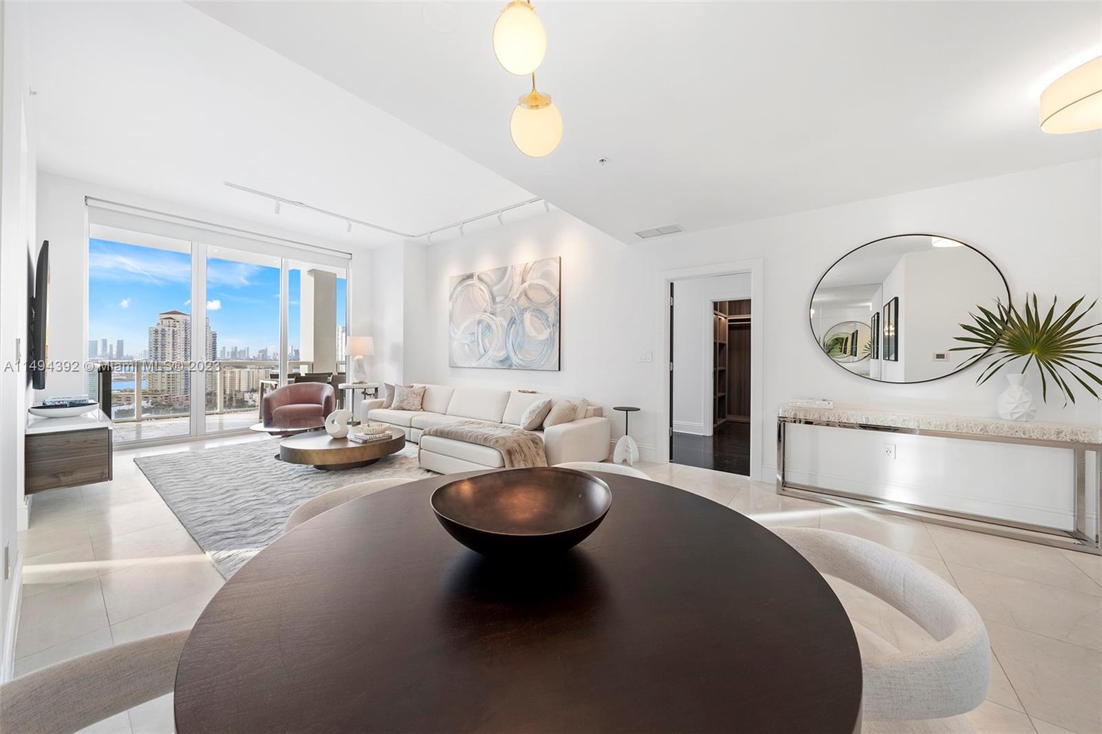 CONTINUUM ON SOUTH BEACH - Residential