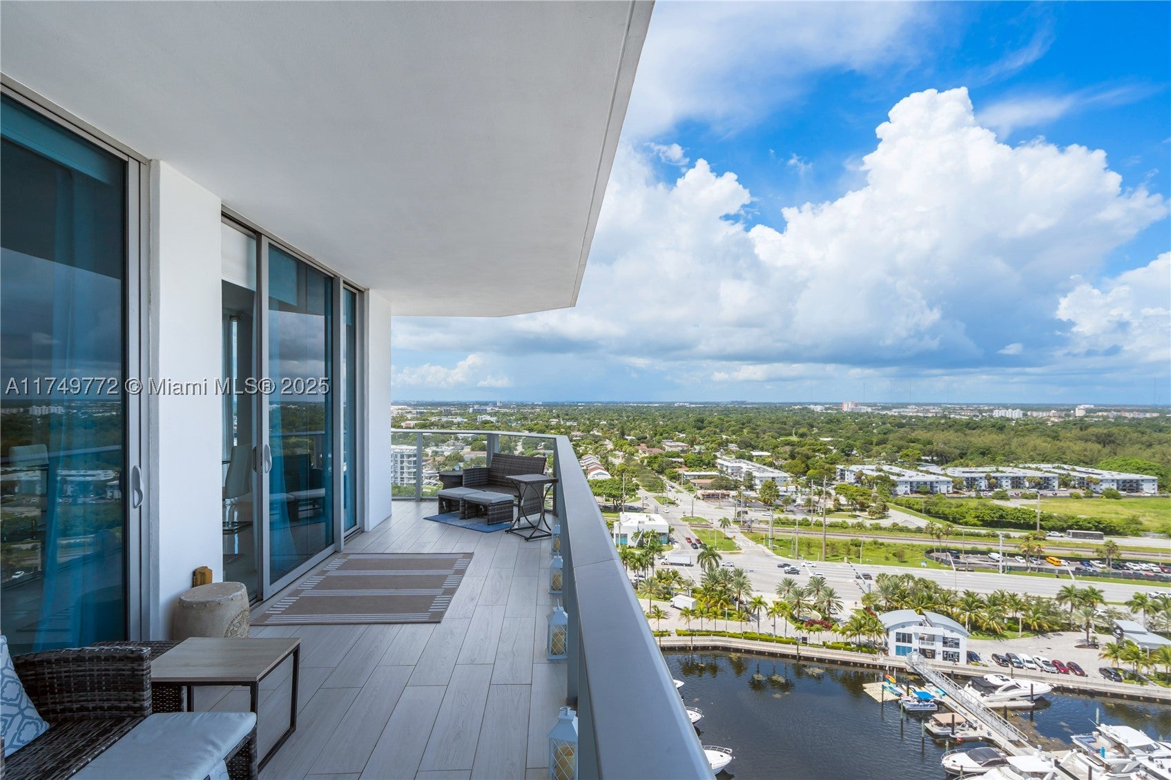 17111 Biscayne Blvd 2001