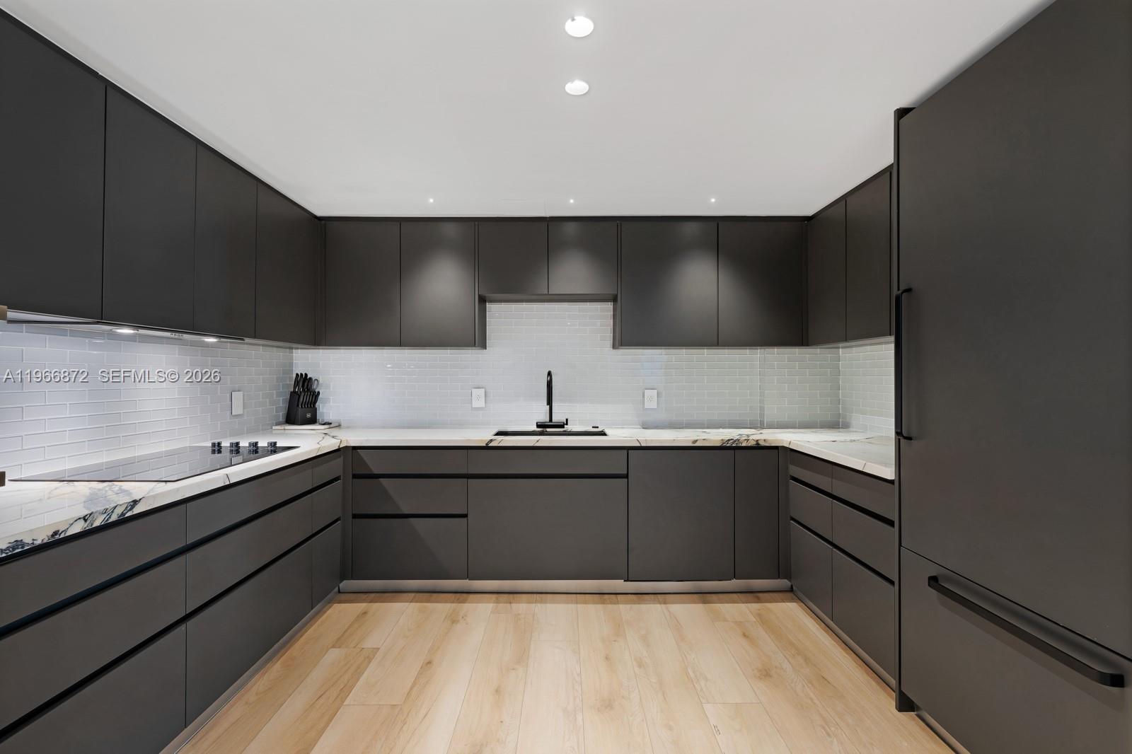 CARAVELLE CONDO - Residential