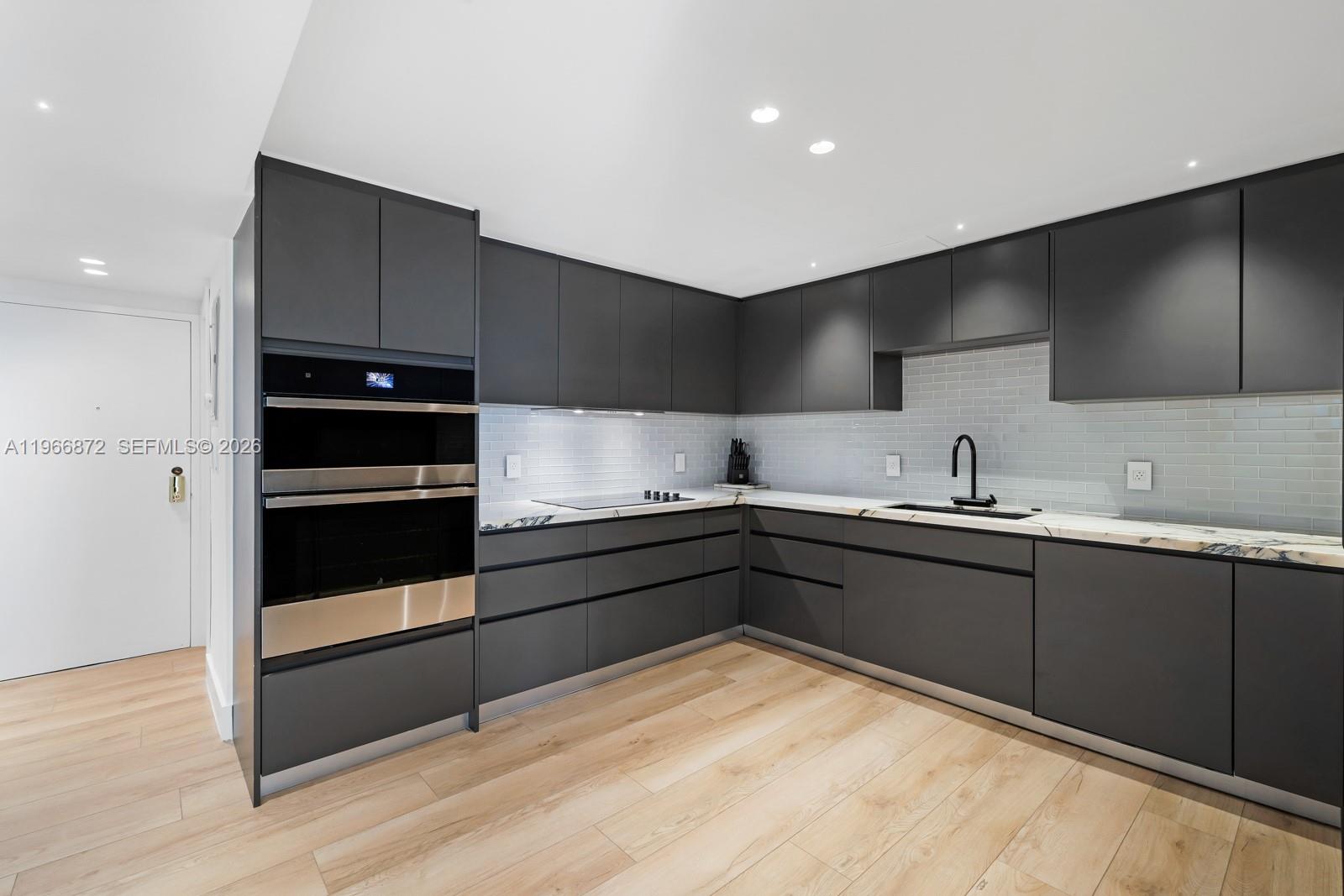 CARAVELLE CONDO - Residential