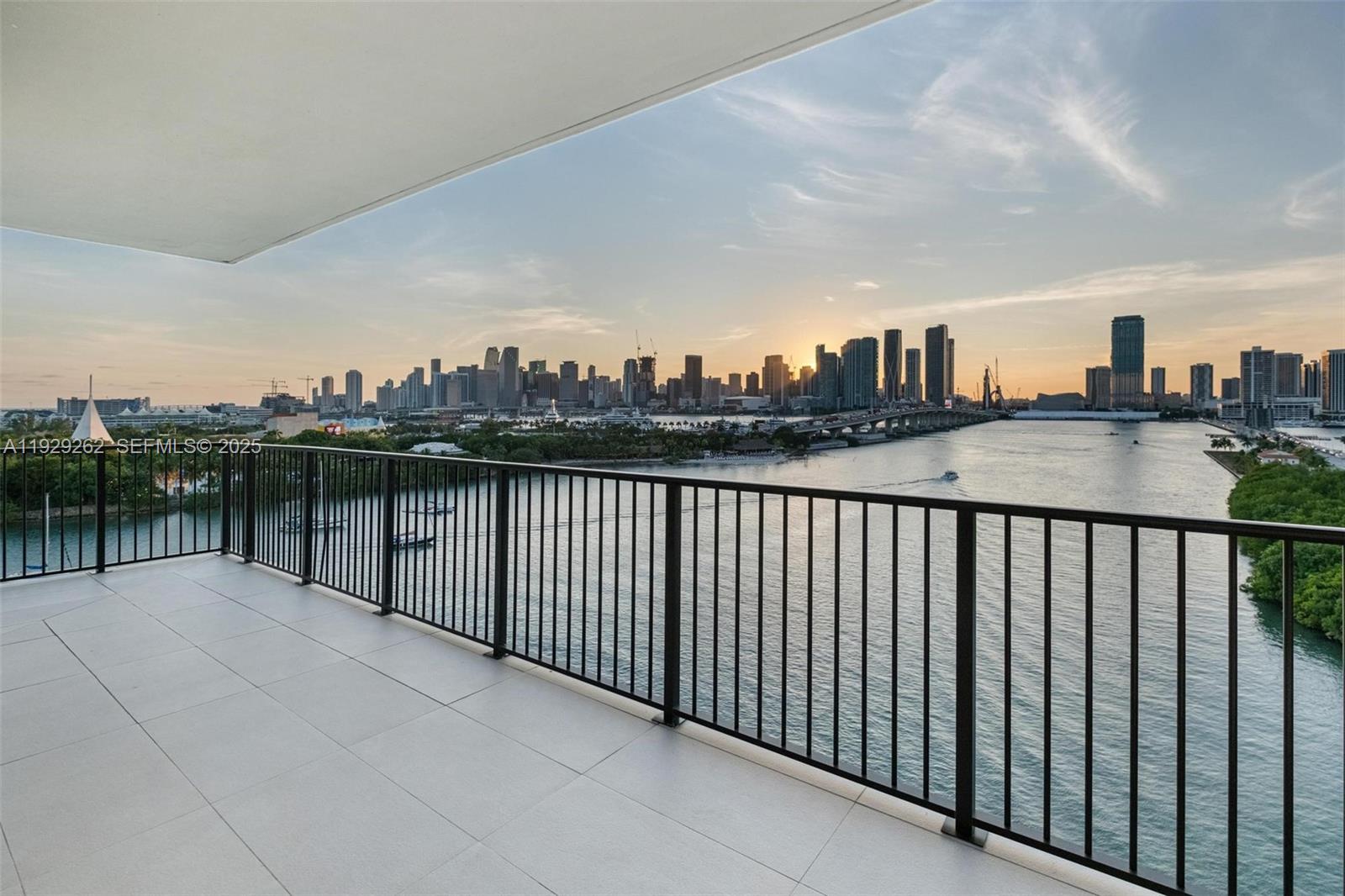 ONE THOUSAND VENETIAN WAY - Residential