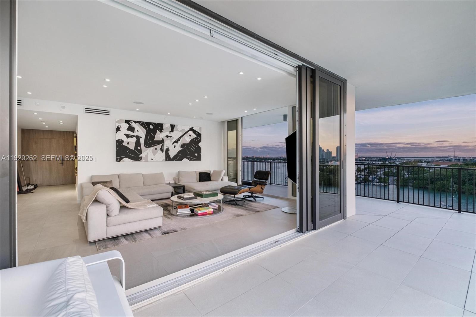 ONE THOUSAND VENETIAN WAY - Residential