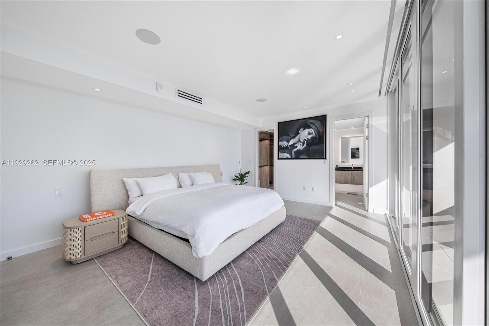 ONE THOUSAND VENETIAN WAY - Residential