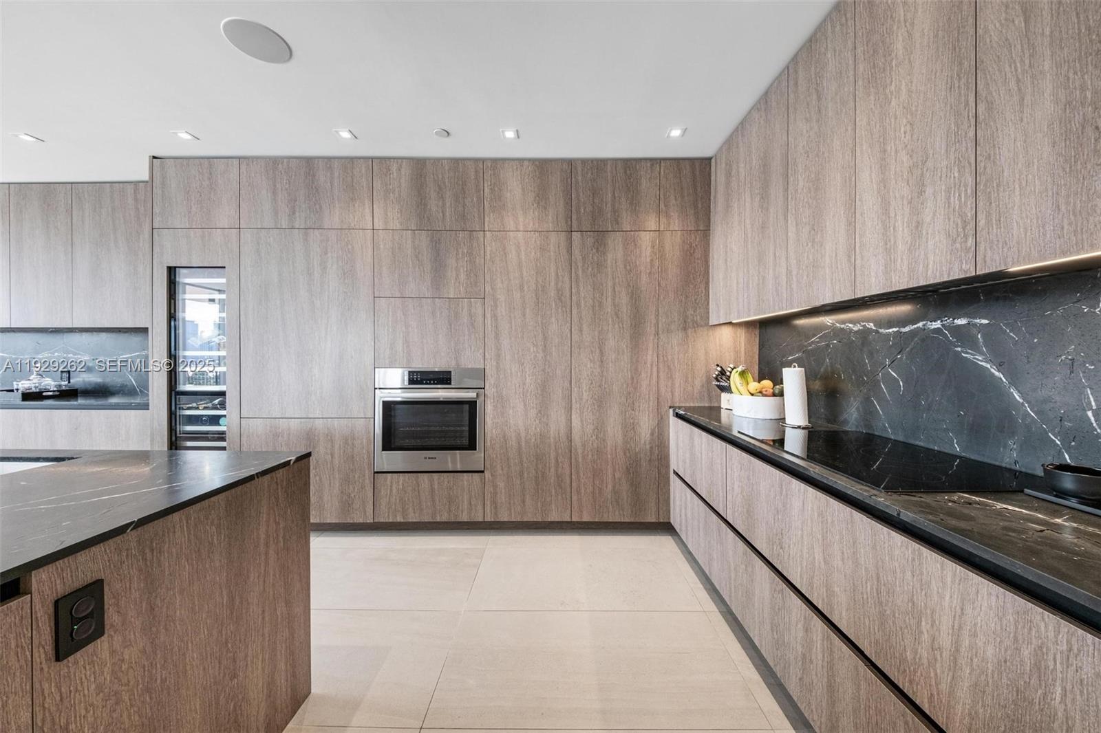 ONE THOUSAND VENETIAN WAY - Residential