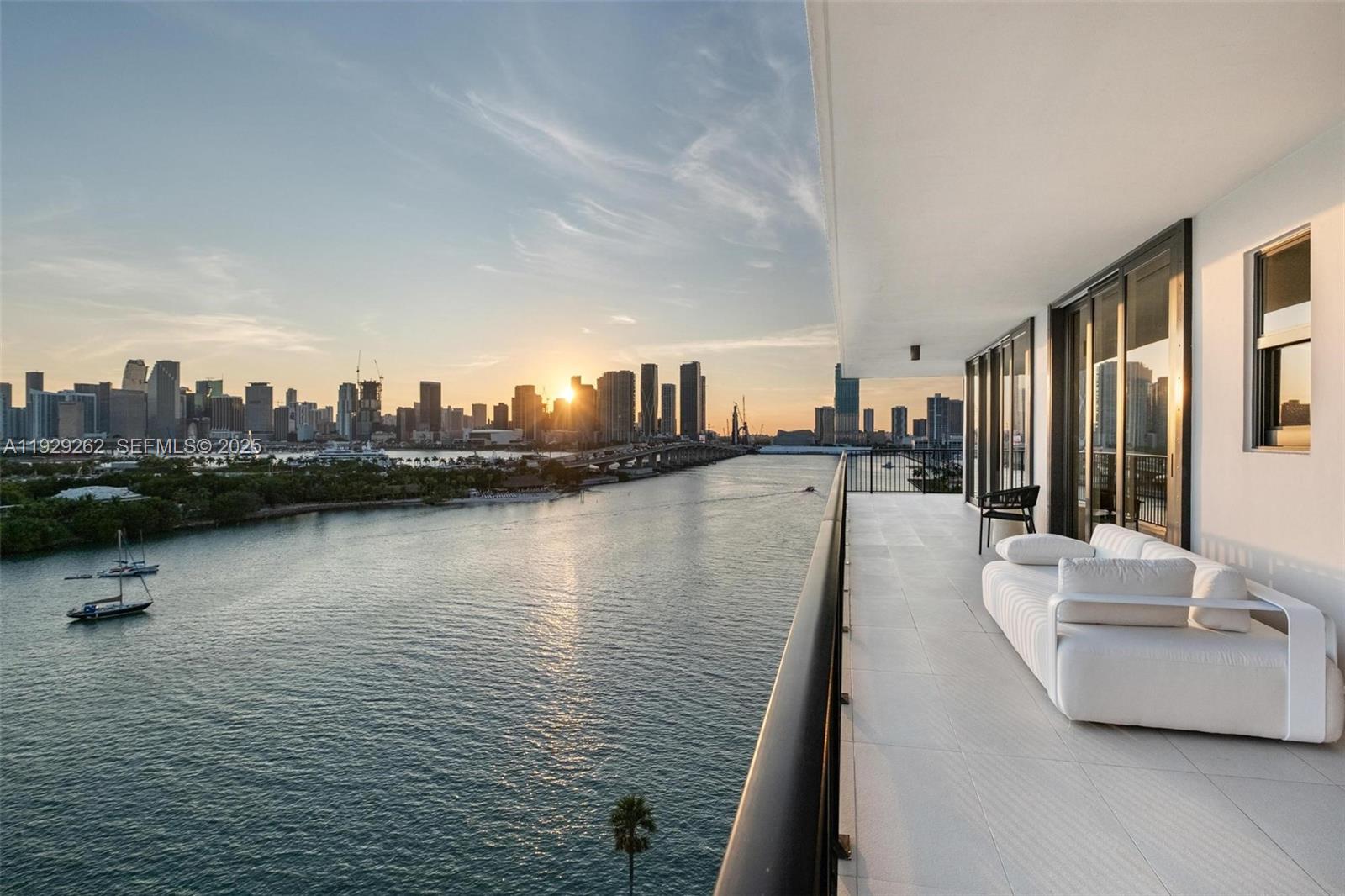 ONE THOUSAND VENETIAN WAY - Residential