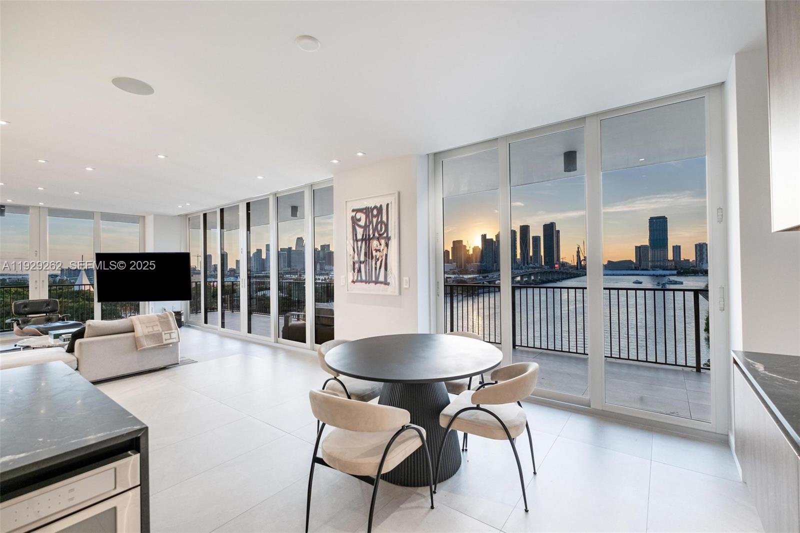 ONE THOUSAND VENETIAN WAY - Residential