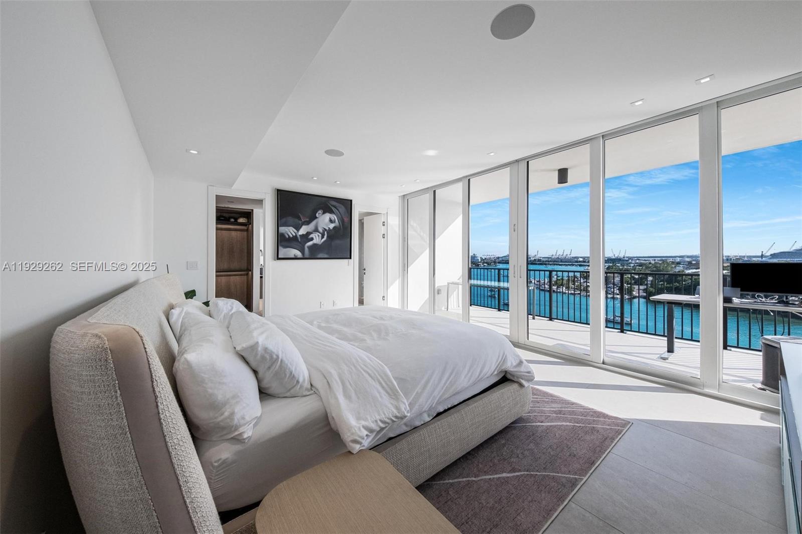 ONE THOUSAND VENETIAN WAY - Residential