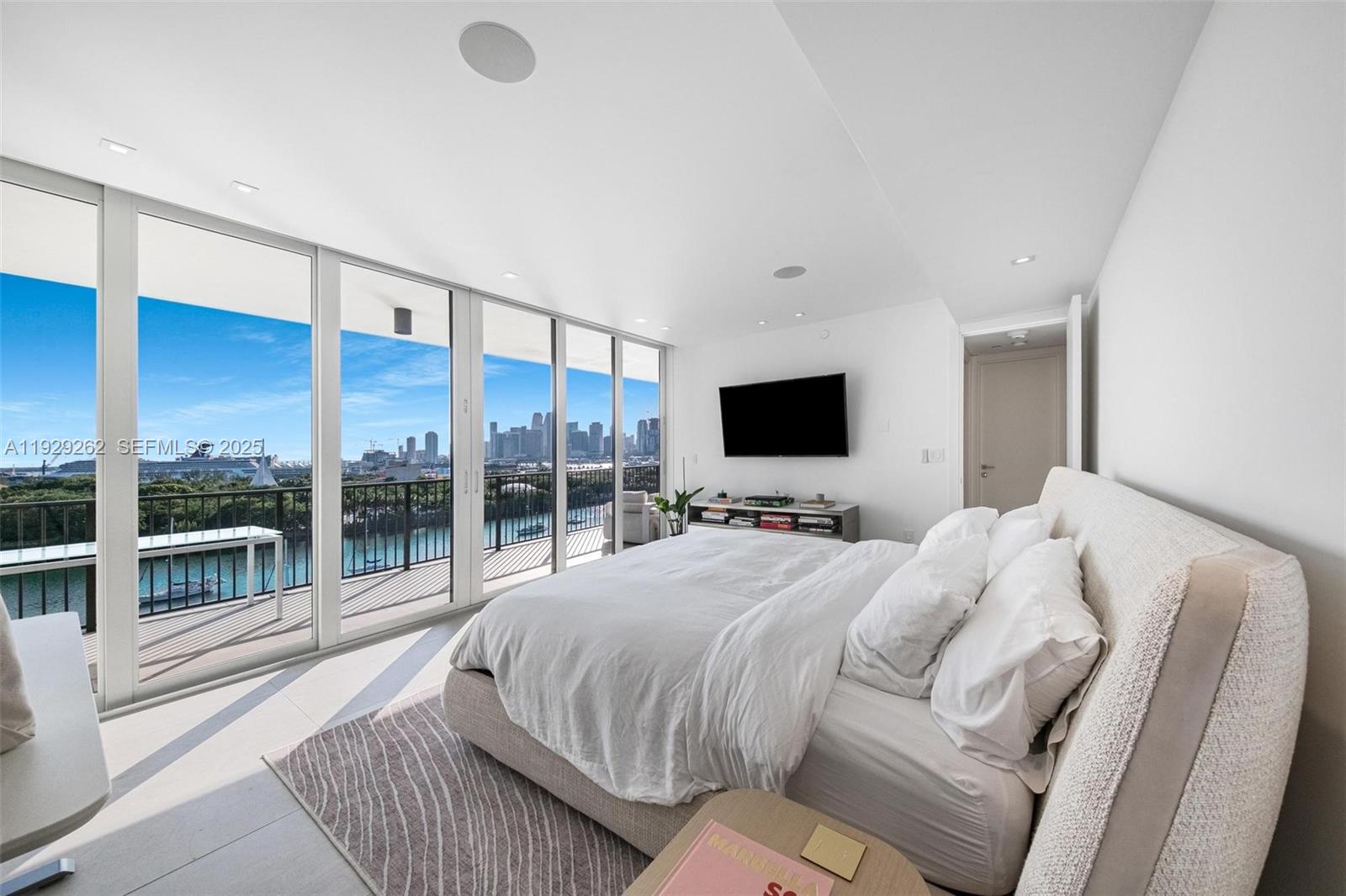 ONE THOUSAND VENETIAN WAY - Residential