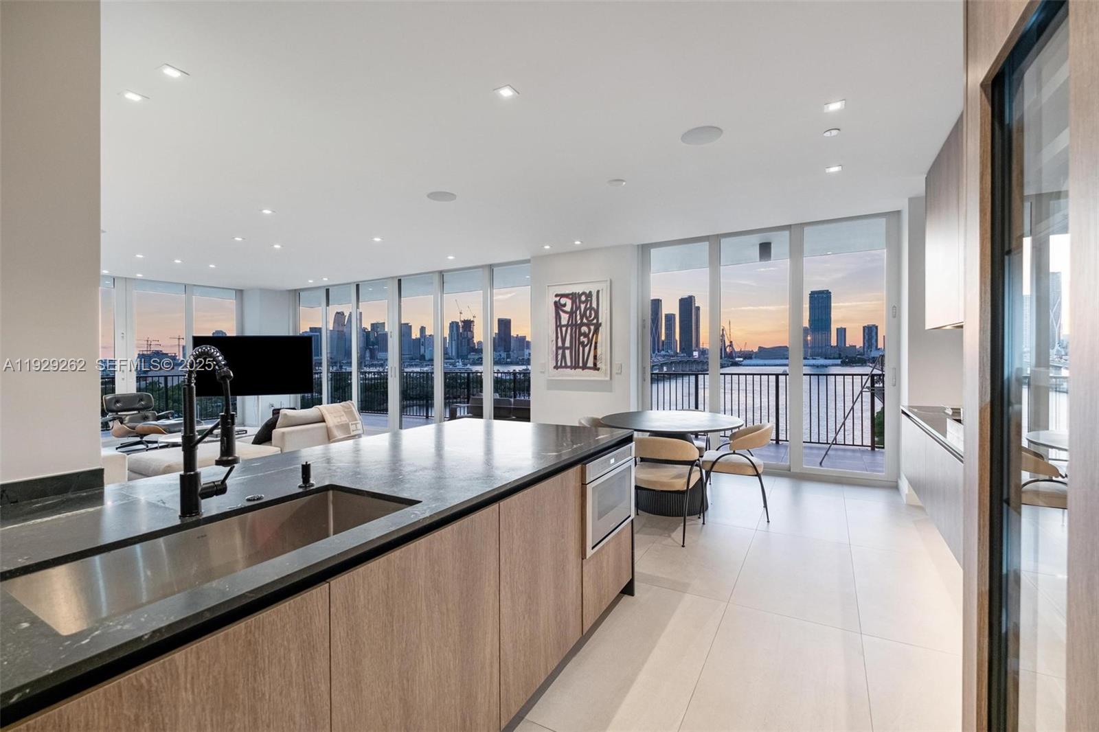 ONE THOUSAND VENETIAN WAY - Residential