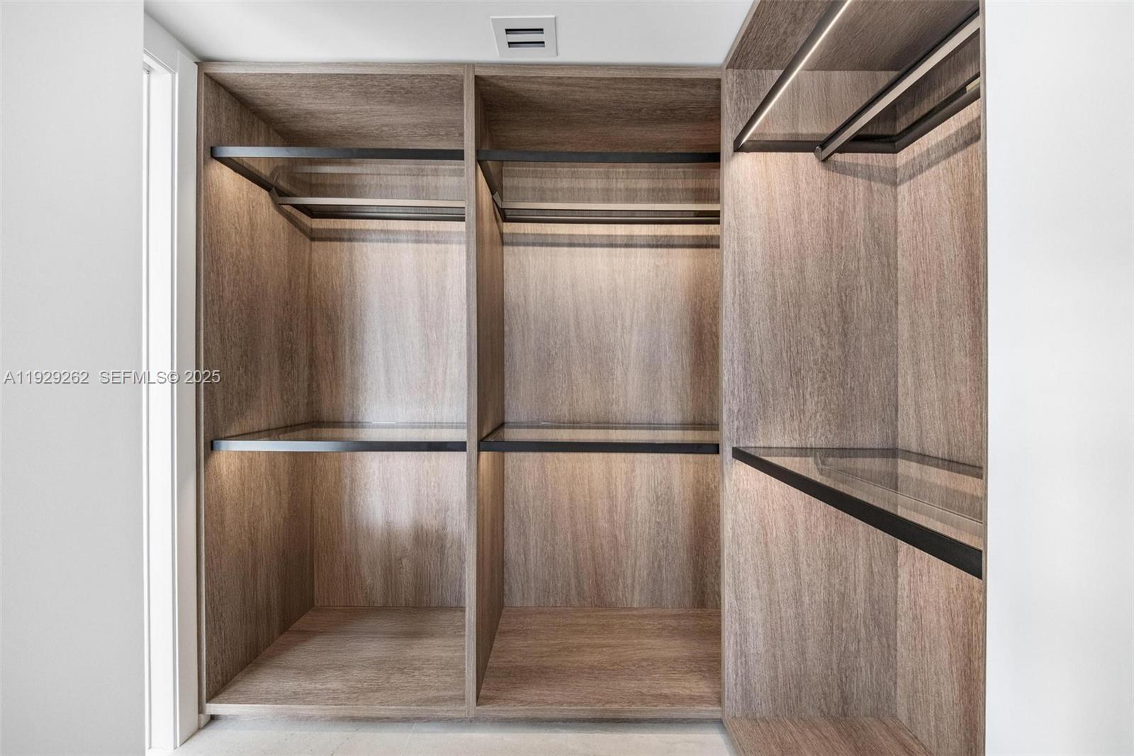 ONE THOUSAND VENETIAN WAY - Residential