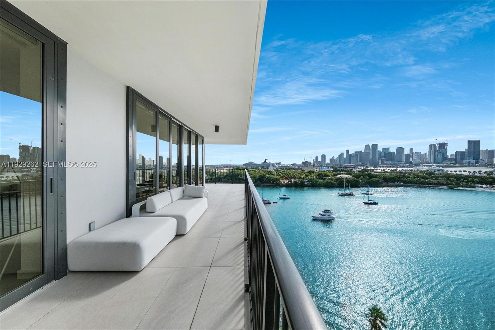 ONE THOUSAND VENETIAN WAY - Residential