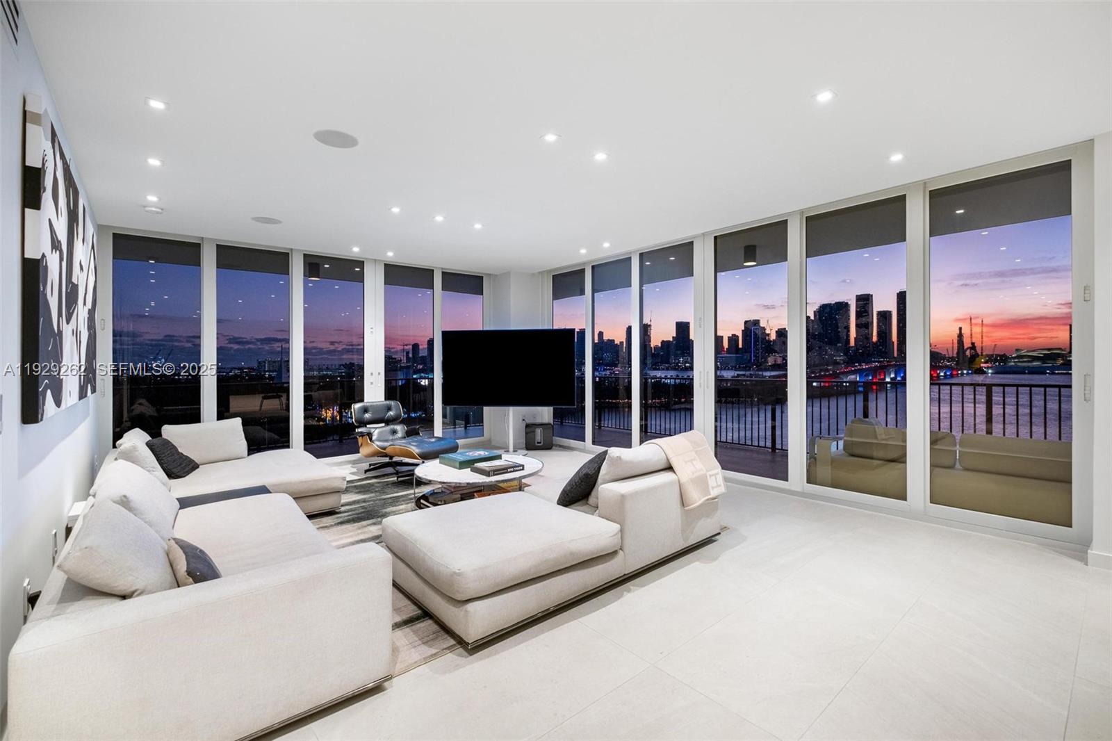 ONE THOUSAND VENETIAN WAY - Residential