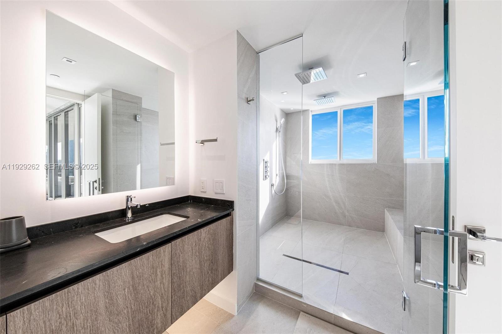 ONE THOUSAND VENETIAN WAY - Residential