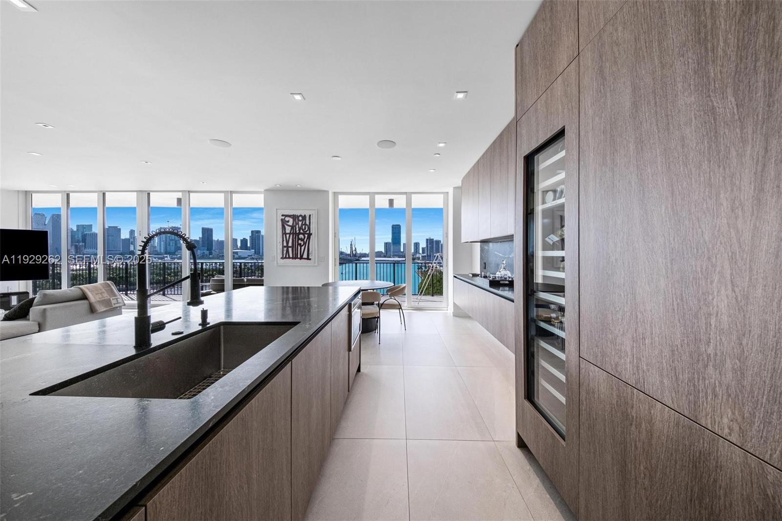 ONE THOUSAND VENETIAN WAY - Residential