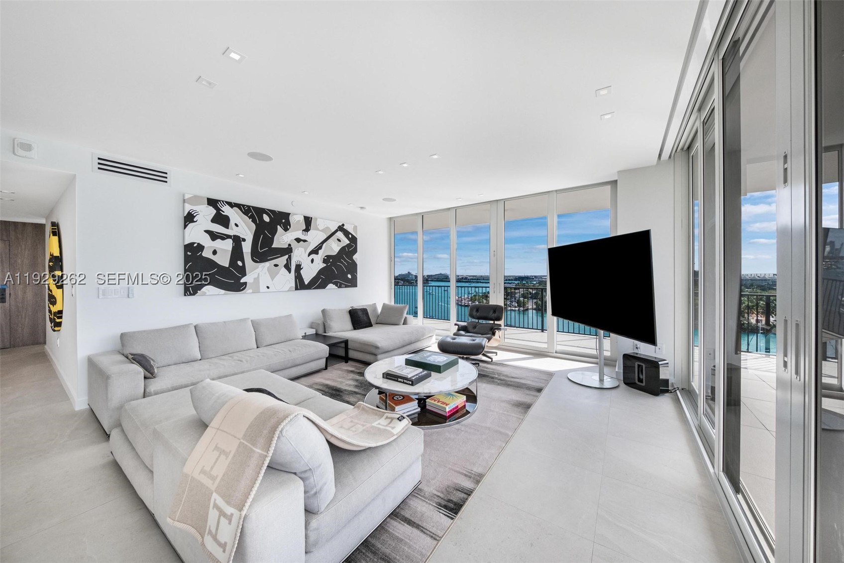 1000 Venetian Way 1004
