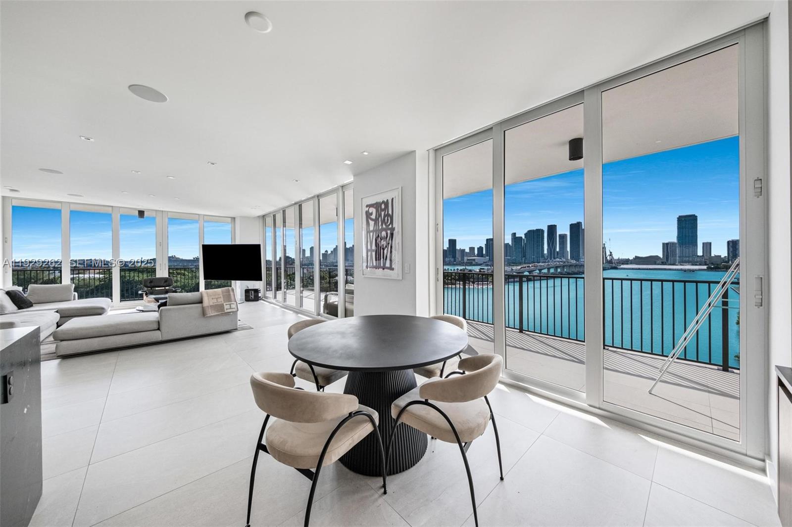 ONE THOUSAND VENETIAN WAY - Residential