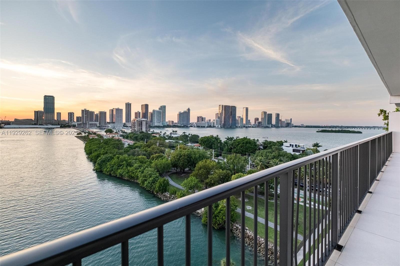 ONE THOUSAND VENETIAN WAY - Residential