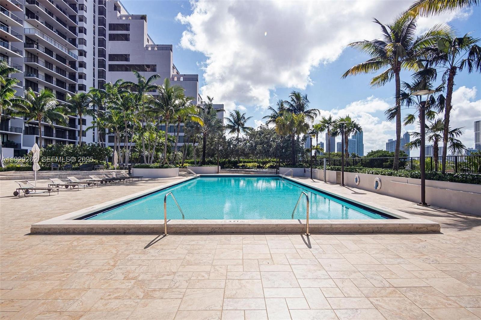 ONE THOUSAND VENETIAN WAY - Residential