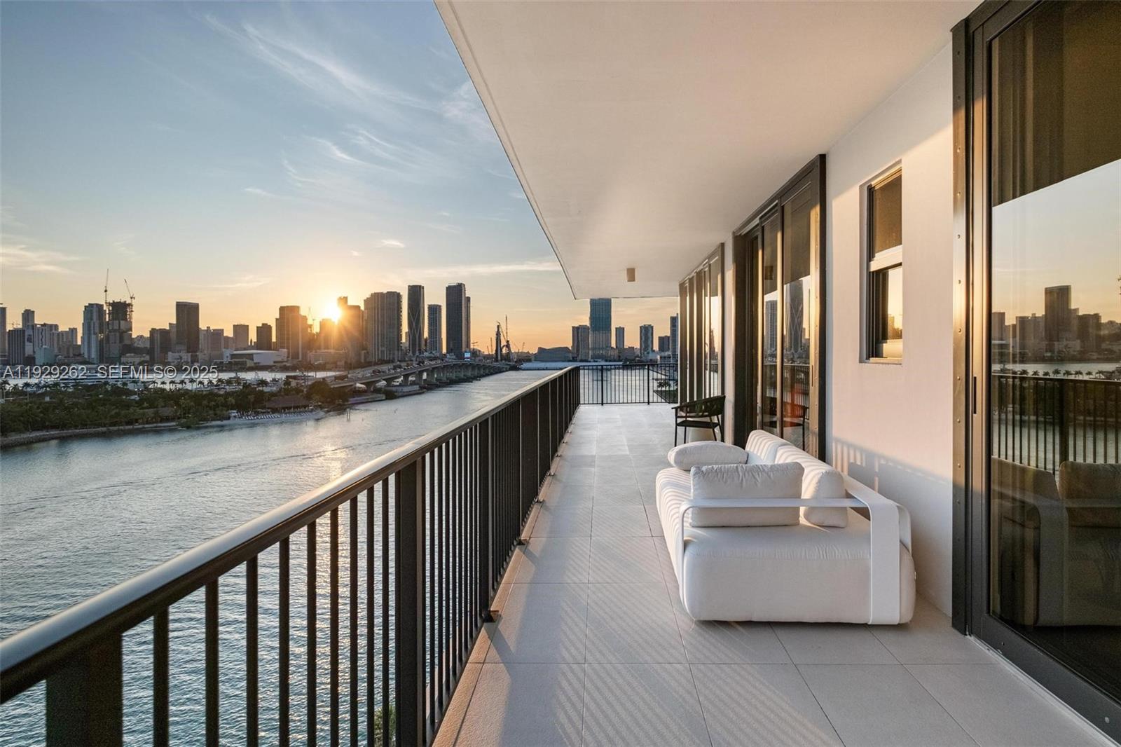 ONE THOUSAND VENETIAN WAY - Residential