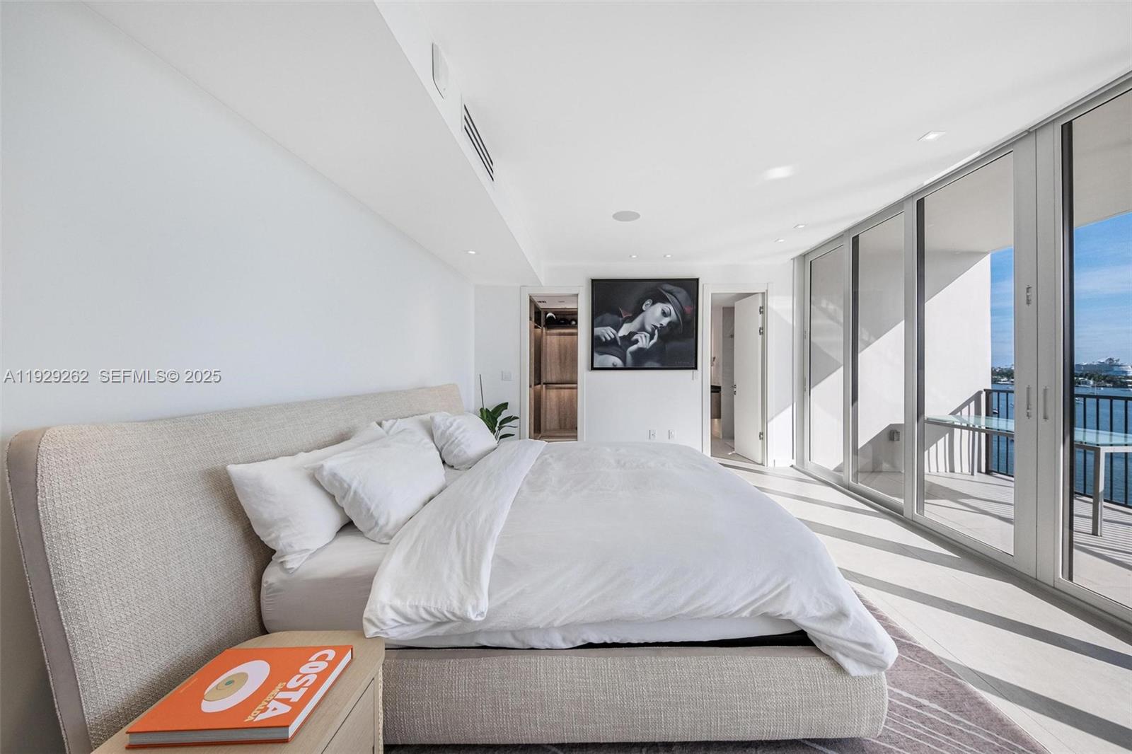 ONE THOUSAND VENETIAN WAY - Residential