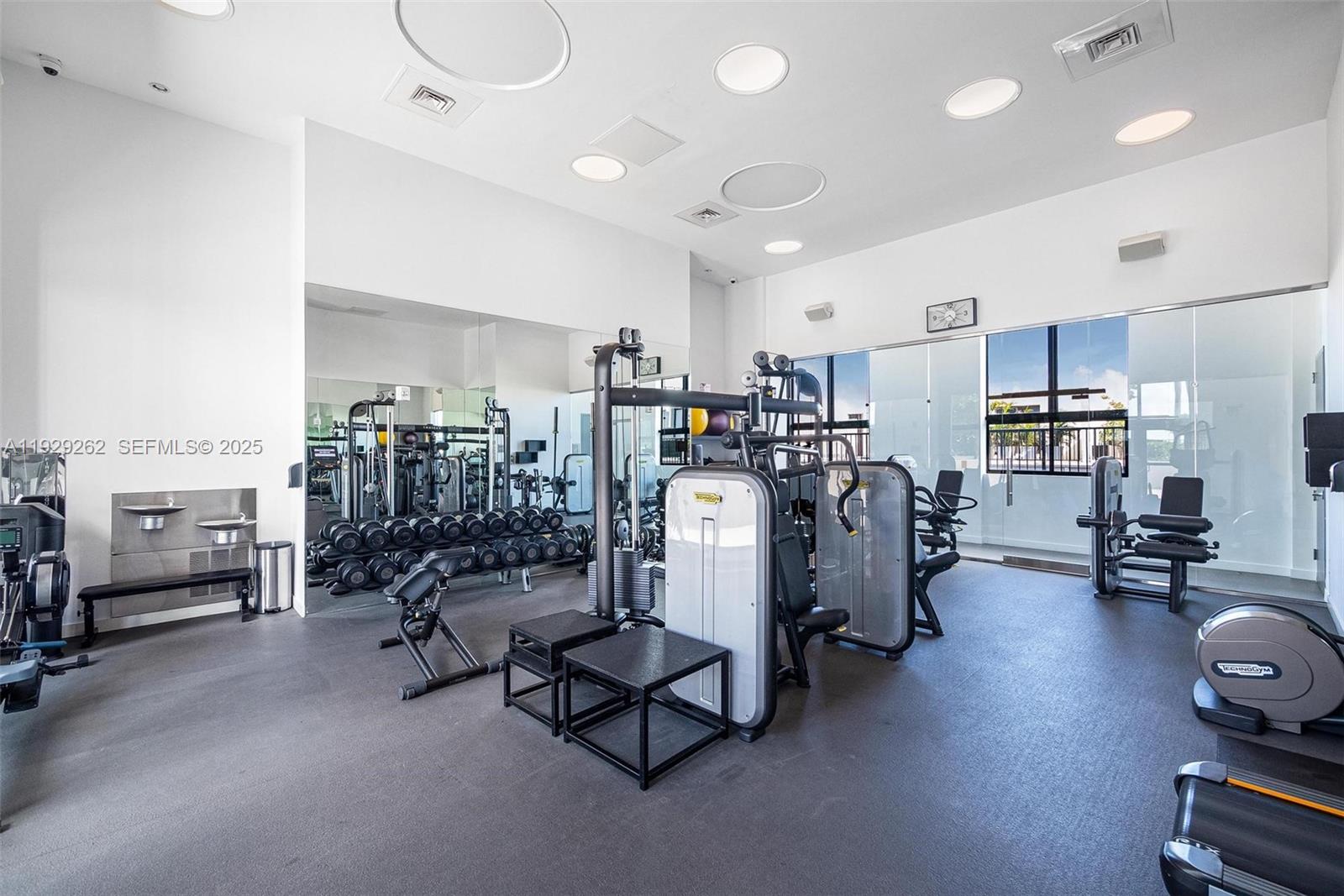 ONE THOUSAND VENETIAN WAY - Residential