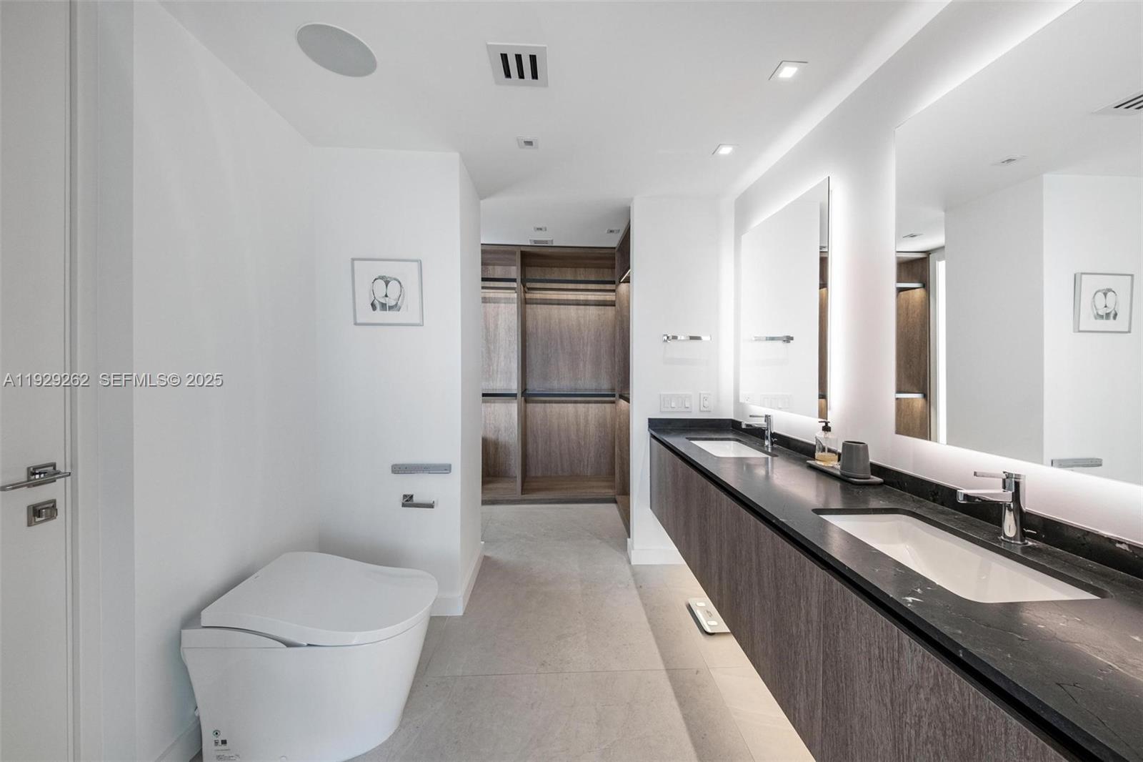 ONE THOUSAND VENETIAN WAY - Residential