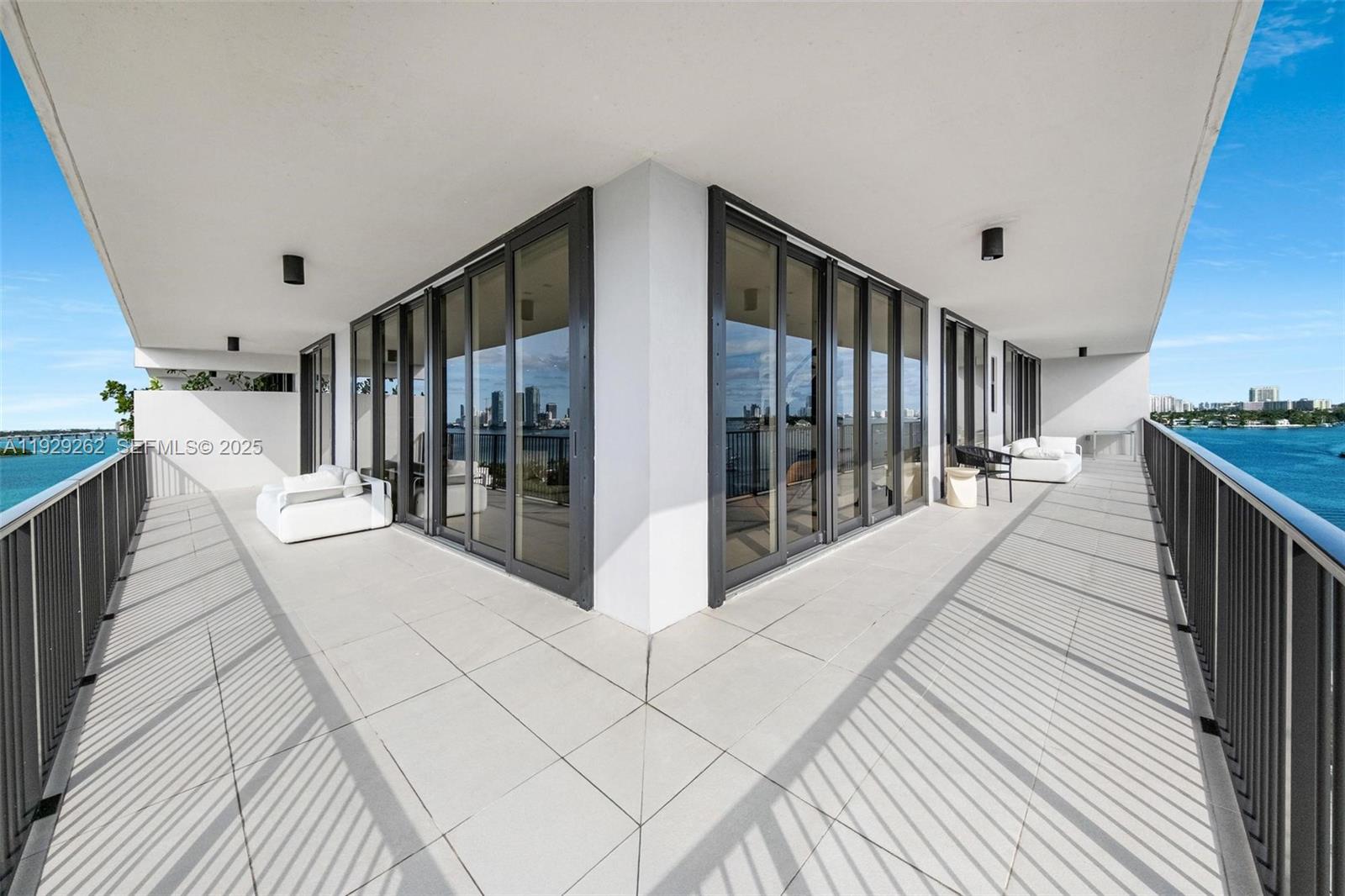 ONE THOUSAND VENETIAN WAY - Residential