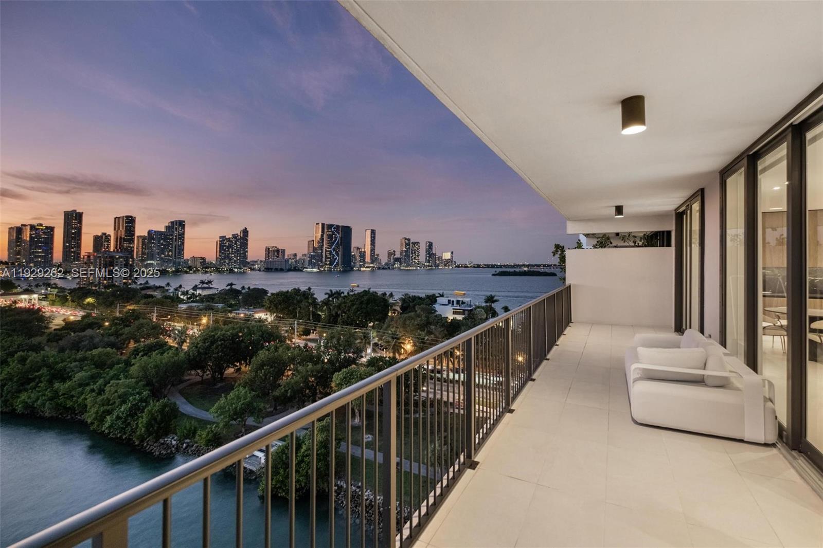 ONE THOUSAND VENETIAN WAY - Residential