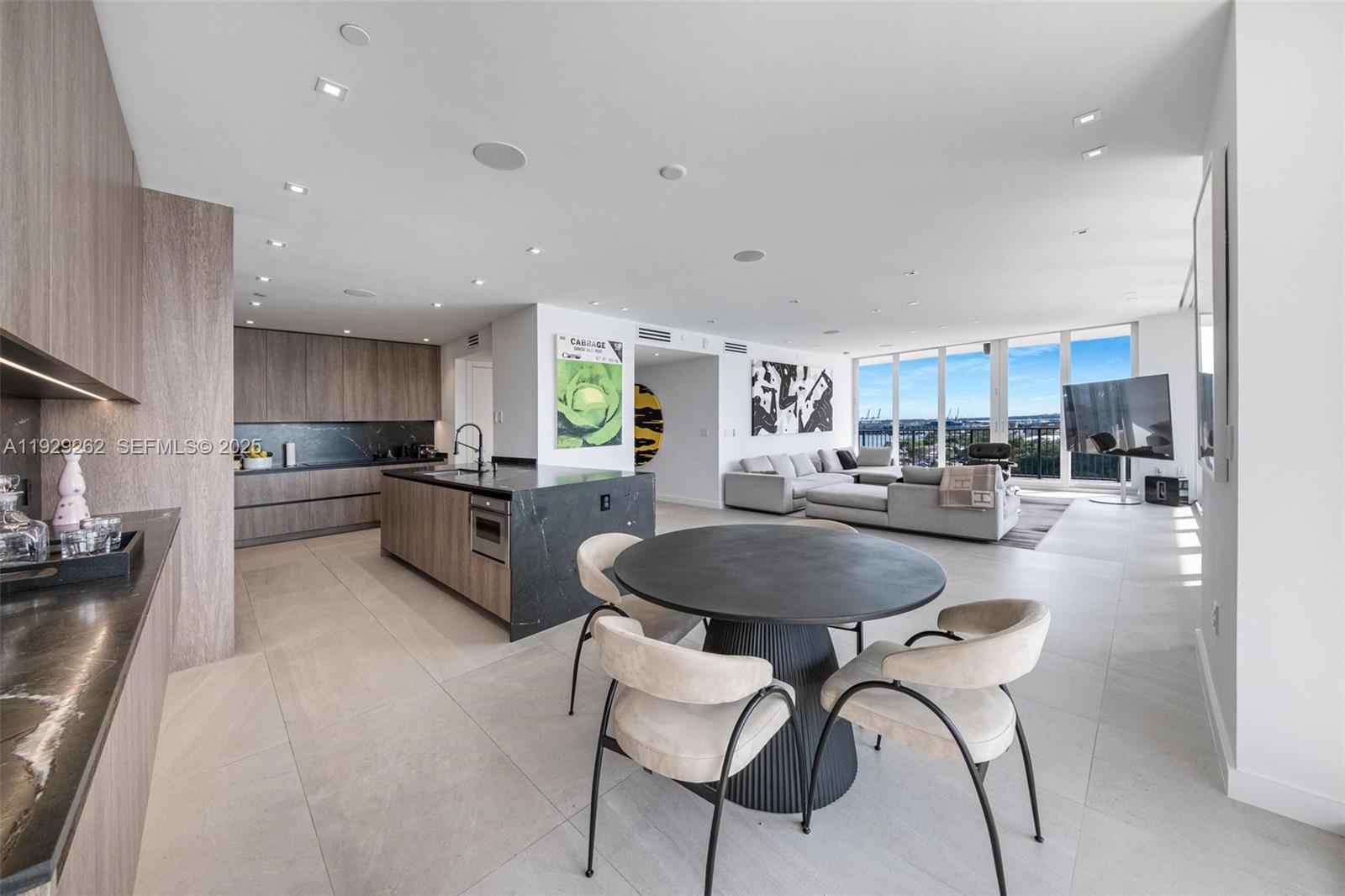 ONE THOUSAND VENETIAN WAY - Residential