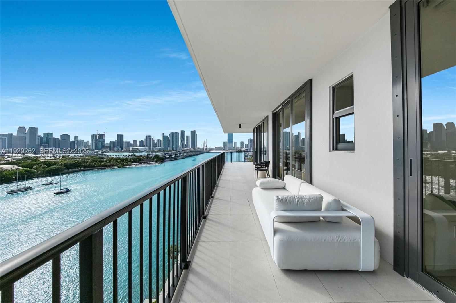 ONE THOUSAND VENETIAN WAY - Residential