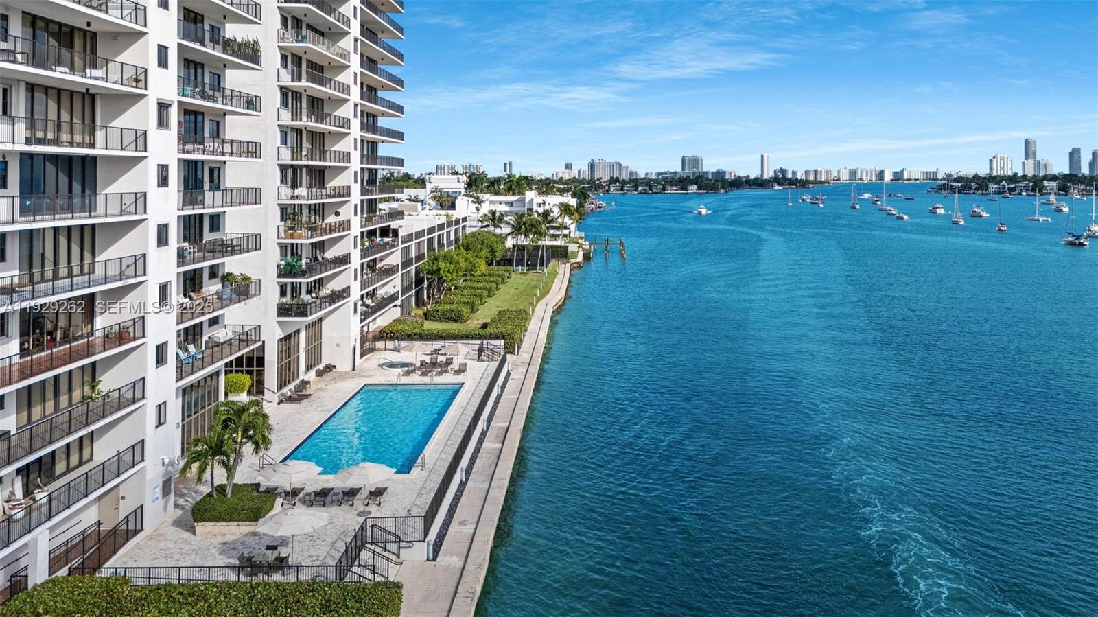 ONE THOUSAND VENETIAN WAY - Residential