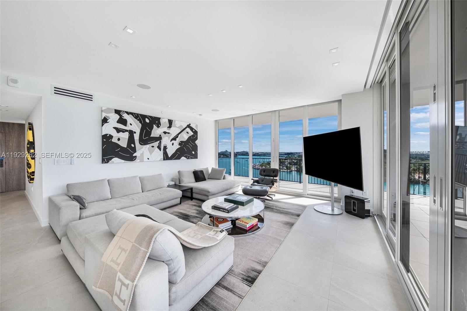 ONE THOUSAND VENETIAN WAY - Residential