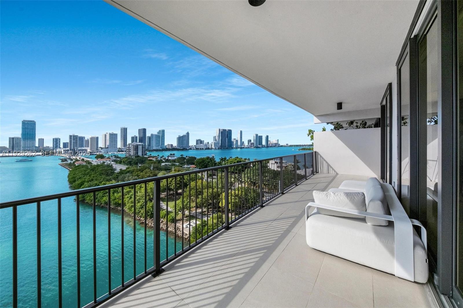 ONE THOUSAND VENETIAN WAY - Residential