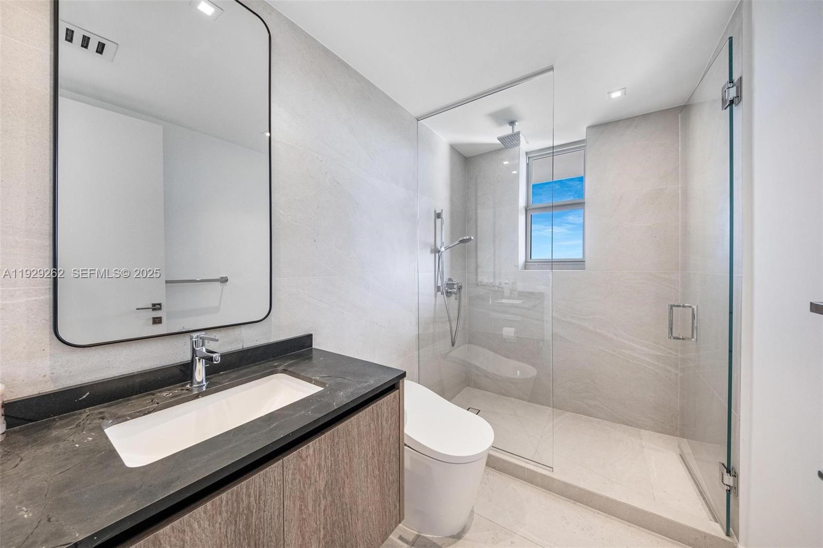 ONE THOUSAND VENETIAN WAY - Residential