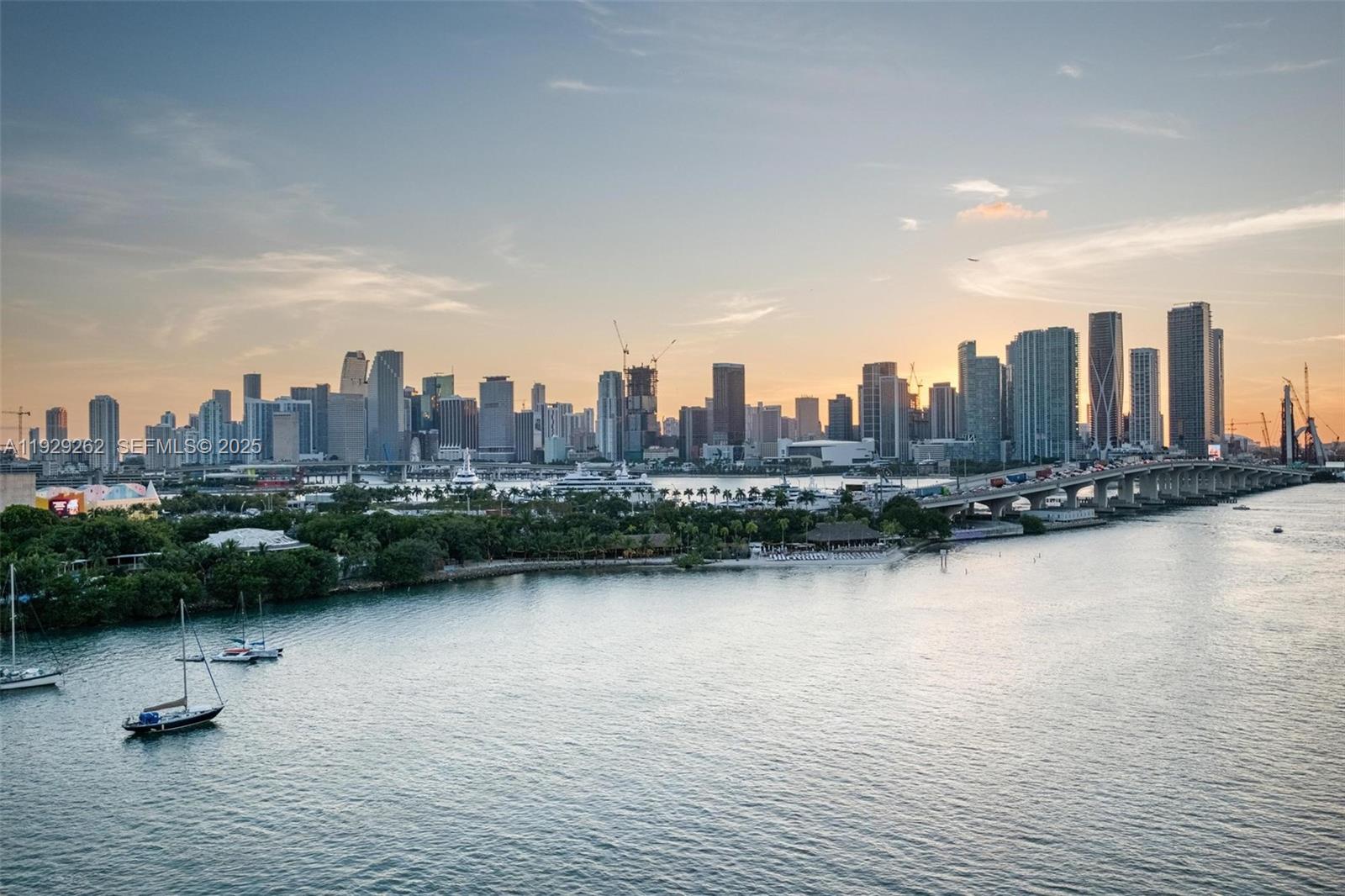 ONE THOUSAND VENETIAN WAY - Residential