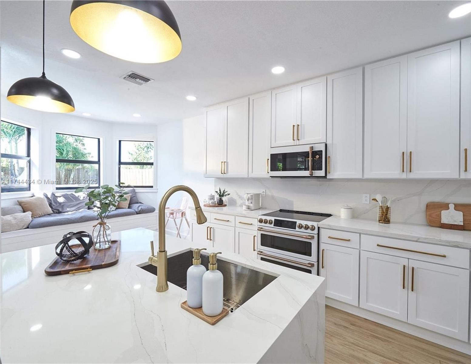 15565 Sw 176th Ter, Miami, Broward County, Florida - 4 Bedrooms  
3 Bathrooms - 