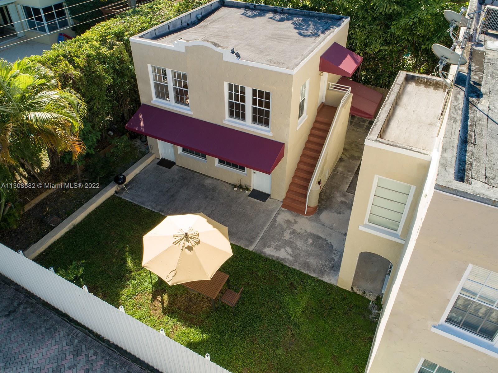 B R I G H T 1 BED with PARKING-JUST REMODELED-very cute 1st floor corner in beautiful neighborhood surrounded by million dollar homes-REMODELED KITCHEN-super clean-laundry in building-4 blocks from beach-close to interstate access-1 block from city park-walk to restaurants and stores-very safe & very quiet-secured entry-original hardwood floors-12 unit vintage building that has been meticulously maintained by owner operator-small shared grass outdoor space in back-UNFURNISHED-NO PETS at all please-2 days approval time-no association approval. landlord requires electronic payment of rent. designated city parking area for this building is in front of the building but is not guaranteed. thank you.