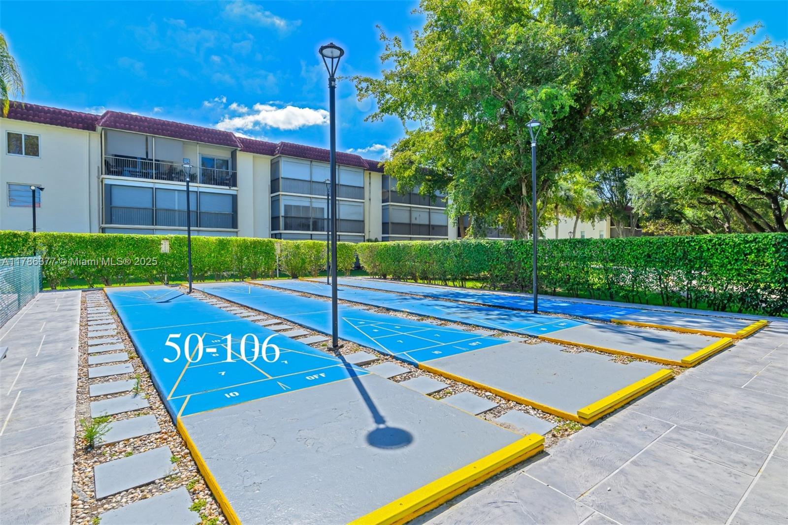 HOLLYBROOK GOLF AND TENNIS - Residential