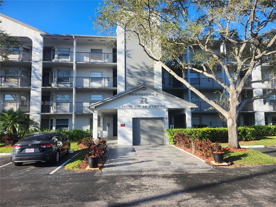 GEORGEOUS ,FULLY RENOVATED UNITIN THE DESIRABLE CAMBRIDGE SECTION OF CENTURY VILLEGE + 55 ,NEW LUXURY VINYL FLOORING ,LOCATED 3 TH FLOOR , CLUB HOUSE  , TENNNIS COURSE, BILLLARD SALOON  ,  BEAUTHIFUL APT.
