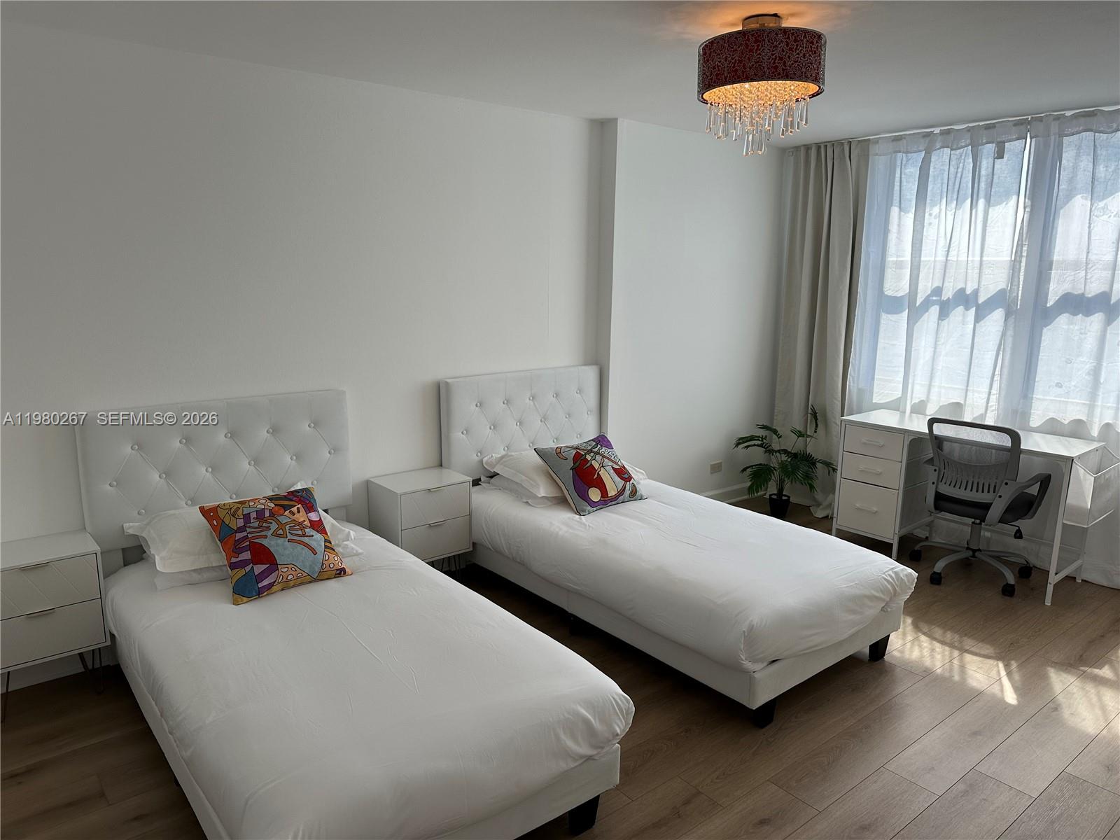 6039 Collins Ave 1136