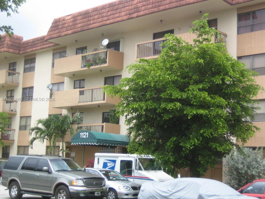 GARDEN LAKE TOWERS CONDO - Residential Lease