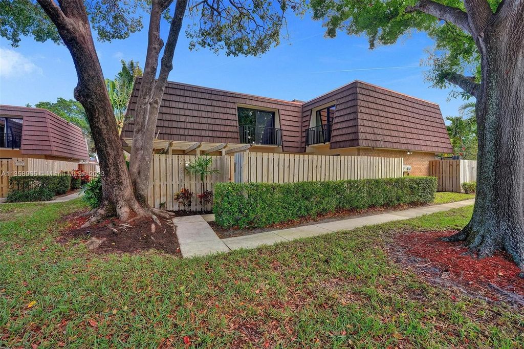 Photo of 1204 12th Lane, Palm Beach Gardens, FL 33418 (MLS # A11358965)