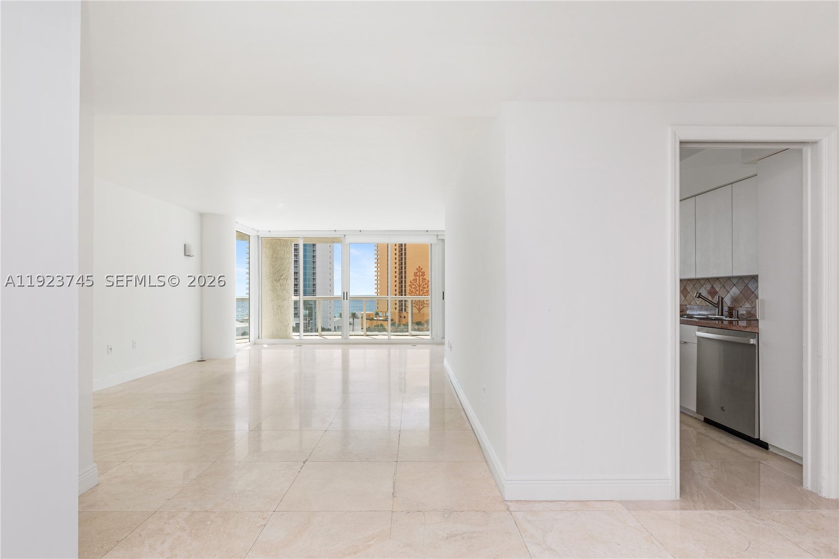 16400 Collins Ave 942